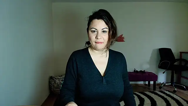 Snapshot of VixenVibesX chatting on May 2026 07:37:02 AM VixenVibesX online show from May 2026 07:37:02 AM