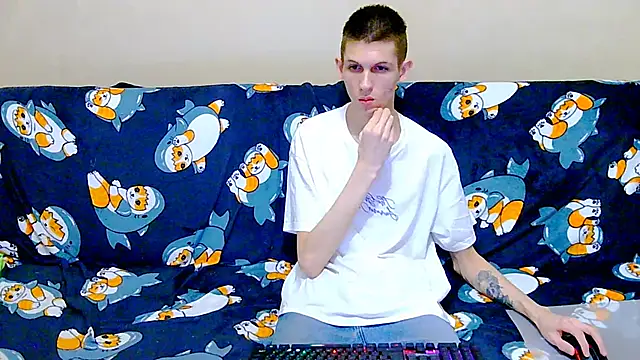 Snapshot of Lester_Broo chatting on November 2025 08:43:01 PM Lester Broo online show from November 2025 08:43:01 PM