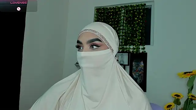 Snapshot of Maissa_Alabi chatting on December 2025 07:53:02 PM Maissa Alabi online show from December 2025 07:53:02 PM