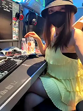 Snapshot of anan2025 chatting on November 2025 01:00:02 PM anan2025 online show from November 2025 01:00:02 PM