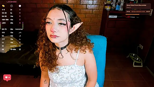 Snapshot of Annycolin_ chatting on November 2025 04:03:02 AM Annycolin online show from November 2025 04:03:02 AM