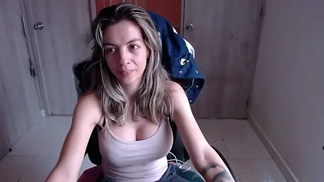 Princezzlove3 online show from February 2025 02:49:01 PM