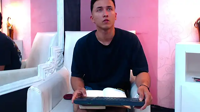 Snapshot of BrandonColee chatting on January 2025 03:27:01 PM BrandonColee online show from January 2025 03:27:01 PM