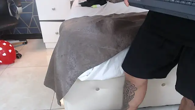 Snapshot of BrandonColee chatting on February 2025 03:32:02 PM BrandonColee online show from February 2025 03:32:02 PM