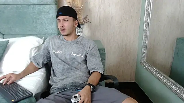 Snapshot of BrandonColee chatting on March 2025 09:05:02 PM BrandonColee online show from March 2025 09:05:02 PM