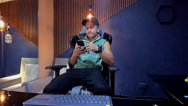 Snapshot of BrandonColee chatting on March 2025 12:12:01 PM BrandonColee online show from March 2025 12:12:01 PM