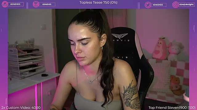 Snapshot of NaomiiMoon chatting on October 2025 07:09:02 PM NaomiiMoon online show from October 2025 07:09:02 PM