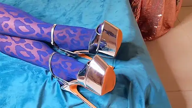 --SUNNY-- online show from November 2025 06:57:01 AM