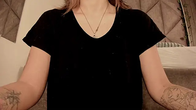 Snapshot of SabrinaSpell_ chatting on December 2025 11:47:01 AM SabrinaSpell online show from December 2025 11:47:01 AM