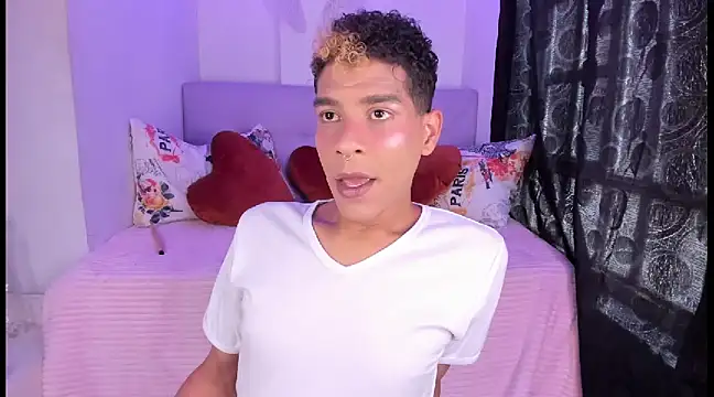 Snapshot of Ethan_Boyy chatting on February 2025 06:35:02 PM Ethan Boyy online show from February 2025 06:35:02 PM