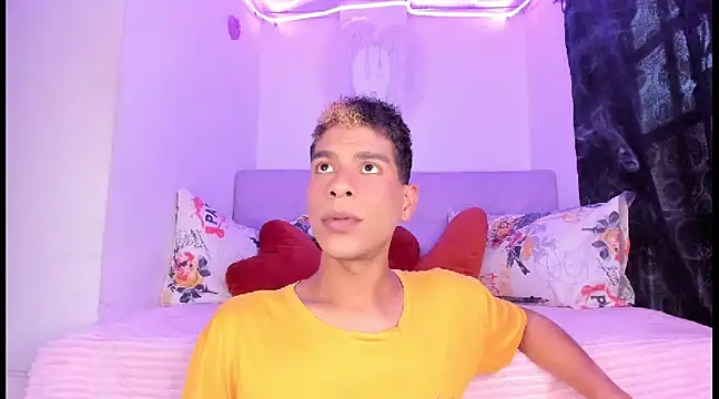 Snapshot of Ethan_Boyy chatting on February 2025 08:42:02 PM Ethan Boyy online show from February 2025 08:42:02 PM