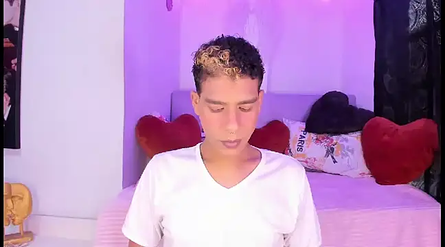 Snapshot of Ethan_Boyy chatting on February 2025 04:02:01 PM Ethan Boyy online show from February 2025 04:02:01 PM