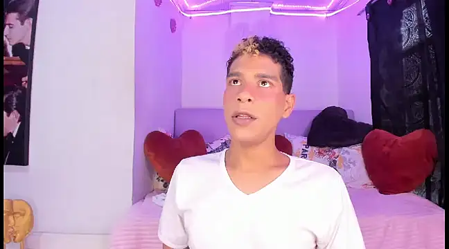 Snapshot of Ethan_Boyy chatting on February 2025 07:05:02 PM Ethan Boyy online show from February 2025 07:05:02 PM