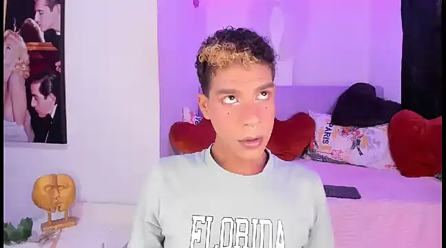 Snapshot of Ethan_Boyy chatting on February 2025 09:22:01 PM Ethan Boyy online show from February 2025 09:22:01 PM