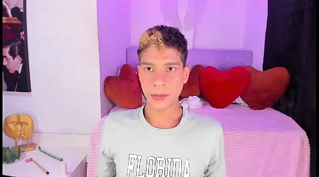 Snapshot of Ethan_Boyy chatting on February 2025 09:06:01 PM Ethan Boyy online show from February 2025 09:06:01 PM