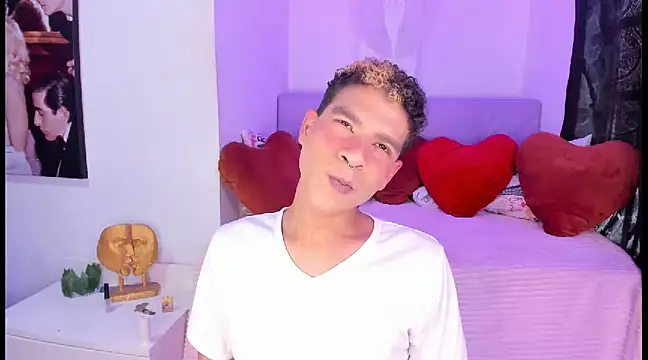 Snapshot of Ethan_Boyy chatting on February 2025 06:23:02 PM Ethan Boyy online show from February 2025 06:23:02 PM