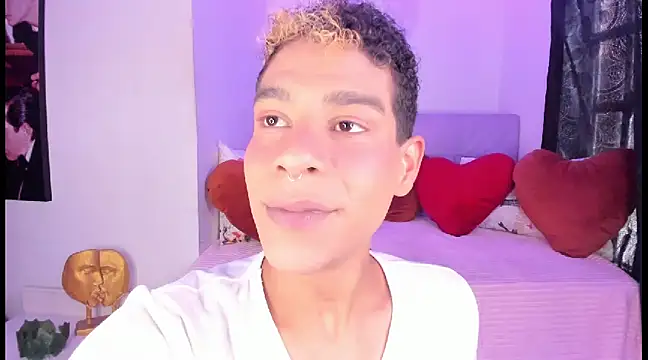 Snapshot of Ethan_Boyy chatting on February 2025 06:48:01 PM Ethan Boyy online show from February 2025 06:48:01 PM