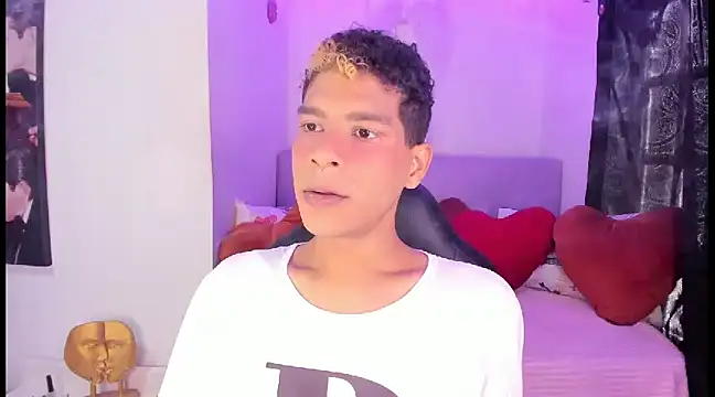 Snapshot of Ethan_Boyy chatting on February 2025 05:10:02 PM Ethan Boyy online show from February 2025 05:10:02 PM