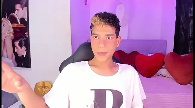 Snapshot of Ethan_Boyy chatting on February 2025 08:14:02 PM Ethan Boyy online show from February 2025 08:14:02 PM