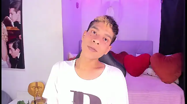 Snapshot of Ethan_Boyy chatting on February 2025 11:30:01 PM Ethan Boyy online show from February 2025 11:30:01 PM