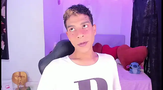 Snapshot of Ethan_Boyy chatting on February 2025 09:47:01 PM Ethan Boyy online show from February 2025 09:47:01 PM