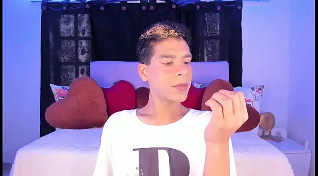 Snapshot of Ethan_Boyy chatting on February 2025 07:19:02 PM Ethan Boyy online show from February 2025 07:19:02 PM