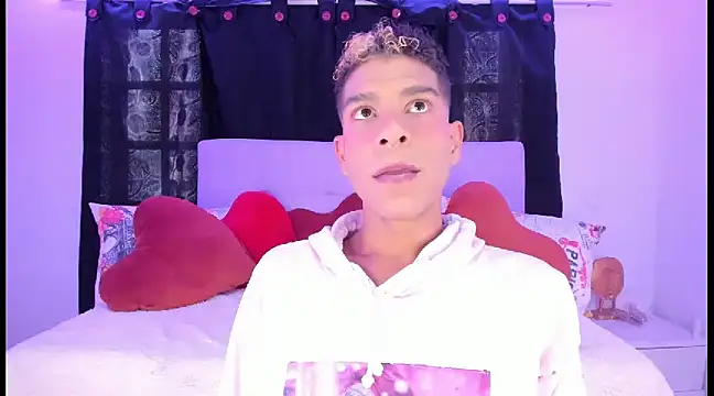 Snapshot of Ethan_Boyy chatting on February 2025 06:34:02 PM Ethan Boyy online show from February 2025 06:34:02 PM