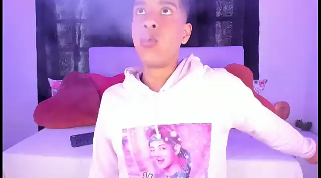 Snapshot of Ethan_Boyy chatting on February 2025 03:52:01 PM Ethan Boyy online show from February 2025 03:52:01 PM