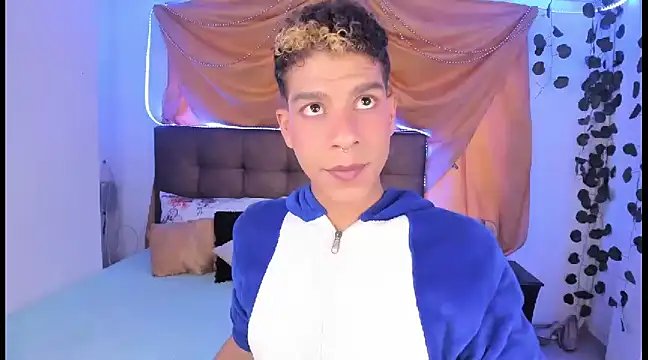 Snapshot of Ethan_Boyy chatting on February 2025 10:28:01 PM Ethan Boyy online show from February 2025 10:28:01 PM