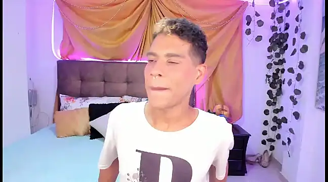 Snapshot of Ethan_Boyy chatting on March 2025 11:14:01 PM Ethan Boyy online show from March 2025 11:14:01 PM