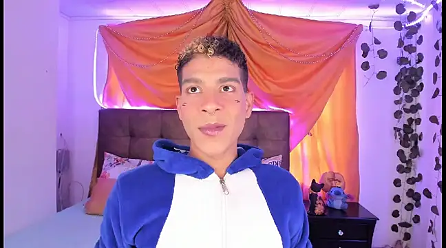 Snapshot of Ethan_Boyy chatting on March 2025 07:38:01 PM Ethan Boyy online show from March 2025 07:38:01 PM