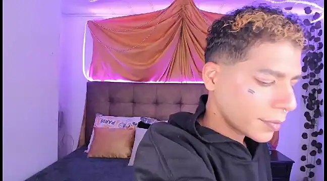 Snapshot of Ethan_Boyy chatting on March 2025 10:45:02 PM Ethan Boyy online show from March 2025 10:45:02 PM