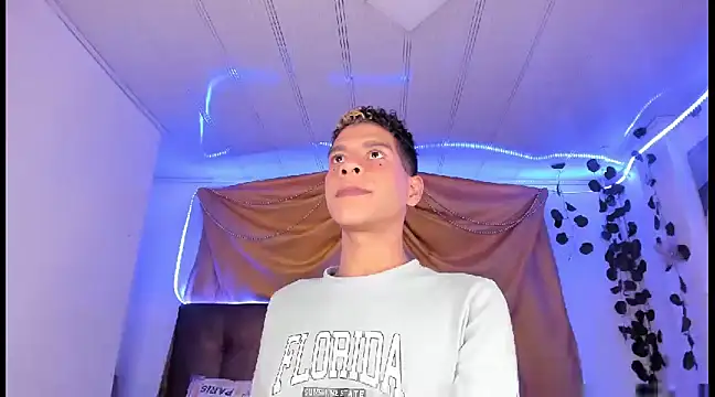 Snapshot of Ethan_Boyy chatting on March 2025 12:33:02 AM Ethan Boyy online show from March 2025 12:33:02 AM