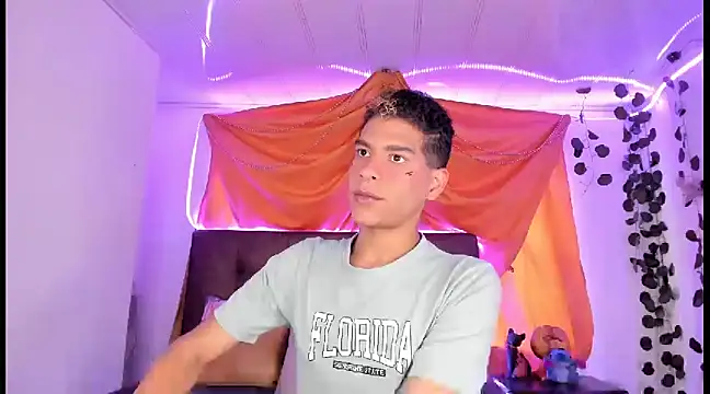 Snapshot of Ethan_Boyy chatting on March 2025 05:28:01 PM Ethan Boyy online show from March 2025 05:28:01 PM