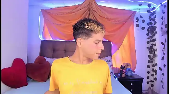 Snapshot of Ethan_Boyy chatting on March 2025 08:06:02 PM Ethan Boyy online show from March 2025 08:06:02 PM