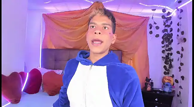 Snapshot of Ethan_Boyy chatting on March 2025 10:17:02 PM Ethan Boyy online show from March 2025 10:17:02 PM