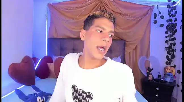 Snapshot of Ethan_Boyy chatting on March 2025 11:20:02 PM Ethan Boyy online show from March 2025 11:20:02 PM