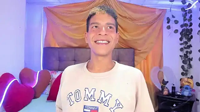 Snapshot of Ethan_Boyy chatting on March 2025 08:43:02 PM Ethan Boyy online show from March 2025 08:43:02 PM