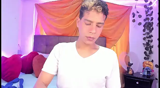 Snapshot of Ethan_Boyy chatting on March 2025 07:25:01 PM Ethan Boyy online show from March 2025 07:25:01 PM