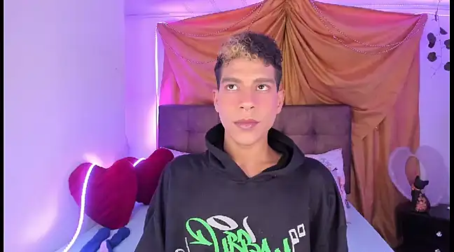 Snapshot of Ethan_Boyy chatting on March 2025 11:12:01 PM Ethan Boyy online show from March 2025 11:12:01 PM