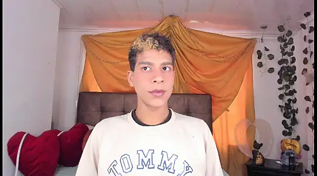 Snapshot of Ethan_Boyy chatting on March 2025 09:31:02 PM Ethan Boyy online show from March 2025 09:31:02 PM