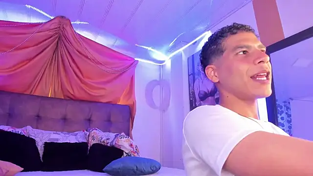 Snapshot of Ethan_Boyy chatting on September 2025 09:58:01 PM Ethan Boyy online show from September 2025 09:58:01 PM