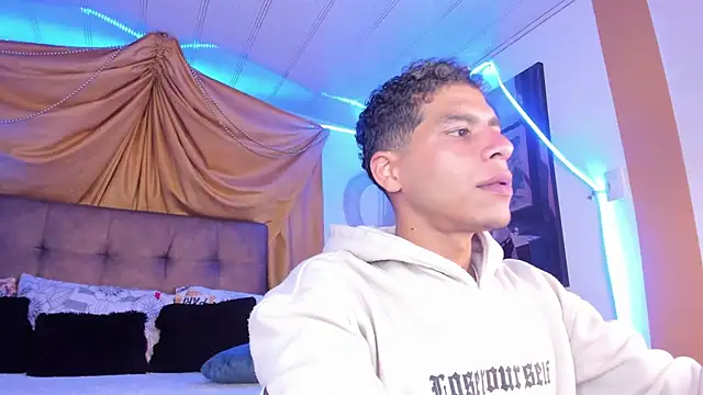 Snapshot of Ethan_Boyy chatting on September 2025 11:18:02 PM Ethan Boyy online show from September 2025 11:18:02 PM