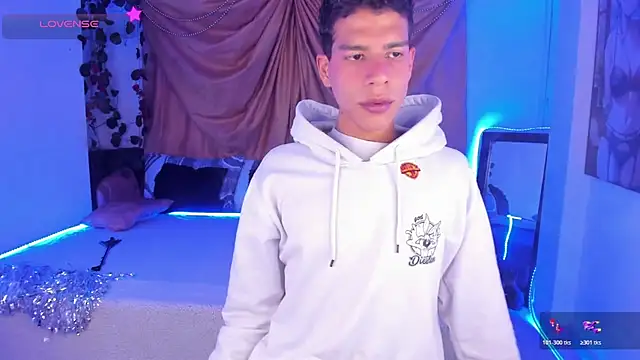 Snapshot of Ethan_Boyy chatting on November 2025 10:30:02 PM Ethan Boyy online show from November 2025 10:30:02 PM