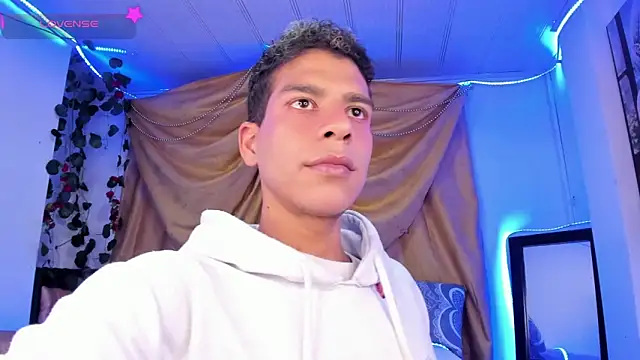 Snapshot of Ethan_Boyy chatting on November 2025 10:42:02 PM Ethan Boyy online show from November 2025 10:42:02 PM