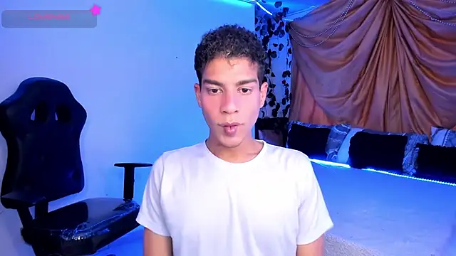 Snapshot of Ethan_Boyy chatting on November 2025 10:15:02 PM Ethan Boyy online show from November 2025 10:15:02 PM