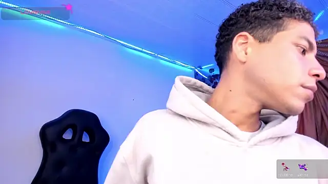 Snapshot of Ethan_Boyy chatting on November 2025 10:15:01 PM Ethan Boyy online show from November 2025 10:15:01 PM