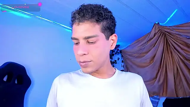 Snapshot of Ethan_Boyy chatting on November 2025 10:20:02 PM Ethan Boyy online show from November 2025 10:20:02 PM