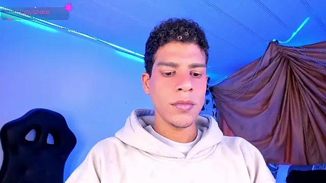 Snapshot of Ethan_Boyy chatting on November 2025 10:30:02 PM Ethan Boyy online show from November 2025 10:30:02 PM