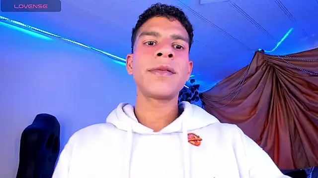 Snapshot of Ethan_Boyy chatting on November 2025 09:25:02 PM Ethan Boyy online show from November 2025 09:25:02 PM